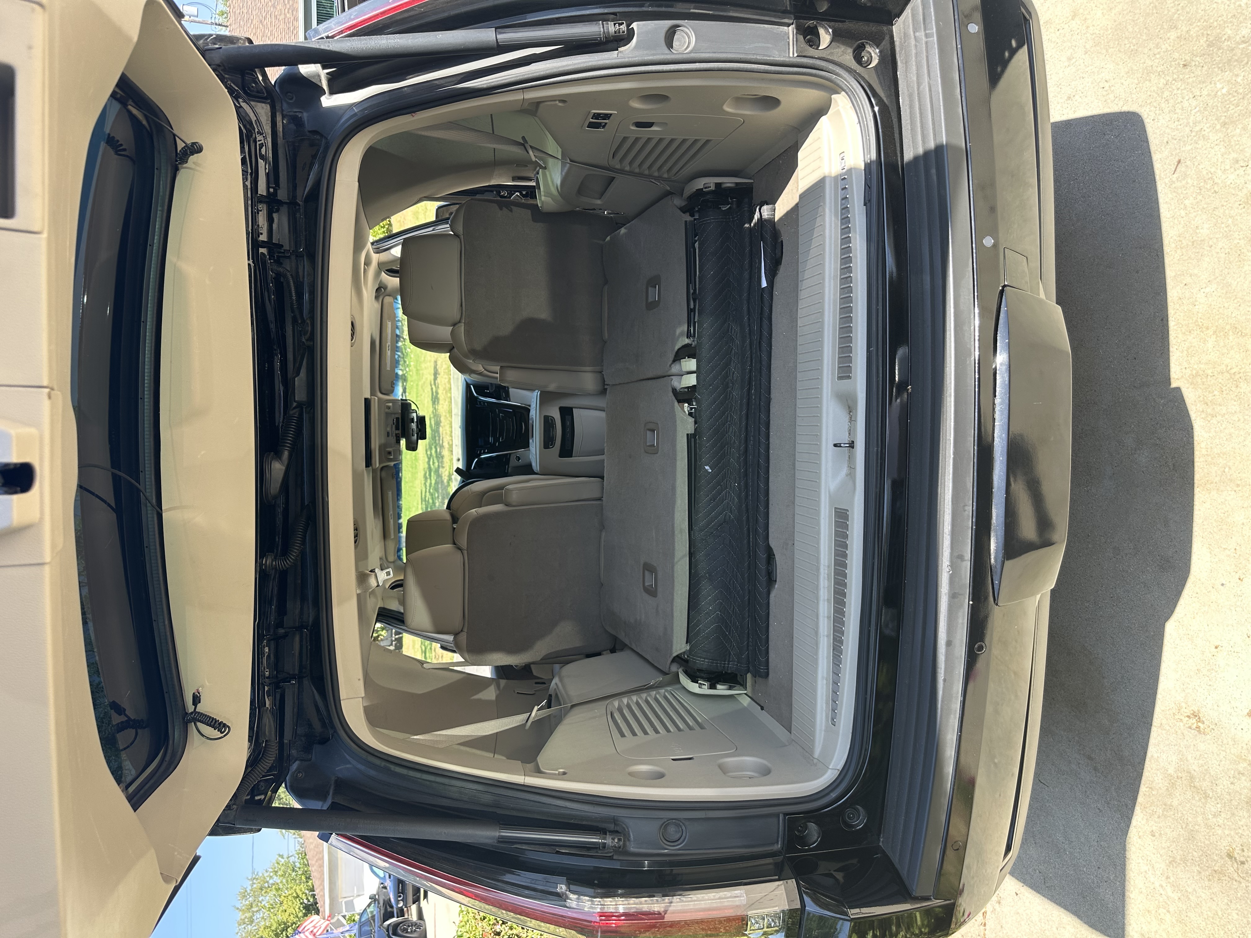 Used 2017 Cadillac Escalade Premium Luxury RWD image 8