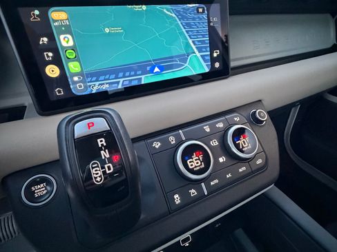 Used 2022 Land Rover Defender 110 S image 4