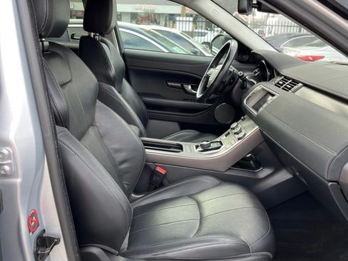 Used 2019 Land Rover Range Rover Evoque SE image 9
