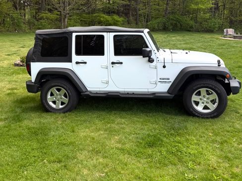 Used 2015 Jeep Wrangler Unlimited Sport w/ Quick Order Package 24S AWD/4WD image 5