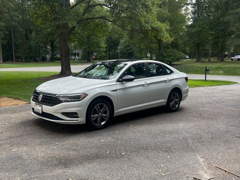 Used 2019 Volkswagen Jetta R-Line w/ R-Line Cold Weather Package FWD image 5