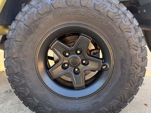 Used 2013 Jeep Wrangler Unlimited Rubicon w/ Connectivity Group image 21