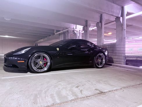 Used 2010 Ferrari California image 4