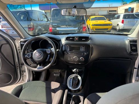 Used 2016 Kia Soul FWD image 13
