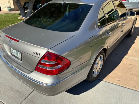 Used 2006 Mercedes-Benz E 320 CDI Sedan image 9
