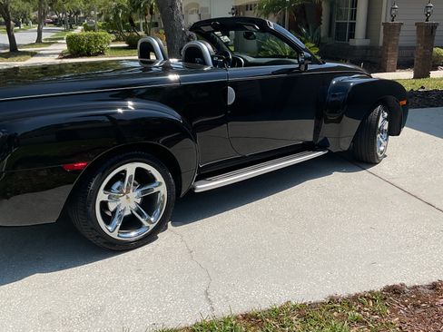 Used 2005 Chevrolet SSR w/ Preferred Equipment Group image 12