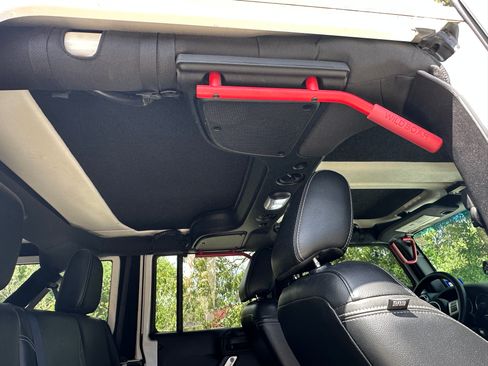 Used 2016 Jeep Wrangler Unlimited Rubicon image 15