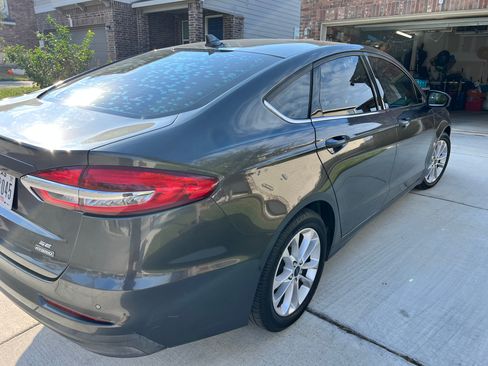 Used 2020 Ford Fusion SE FWD image 11