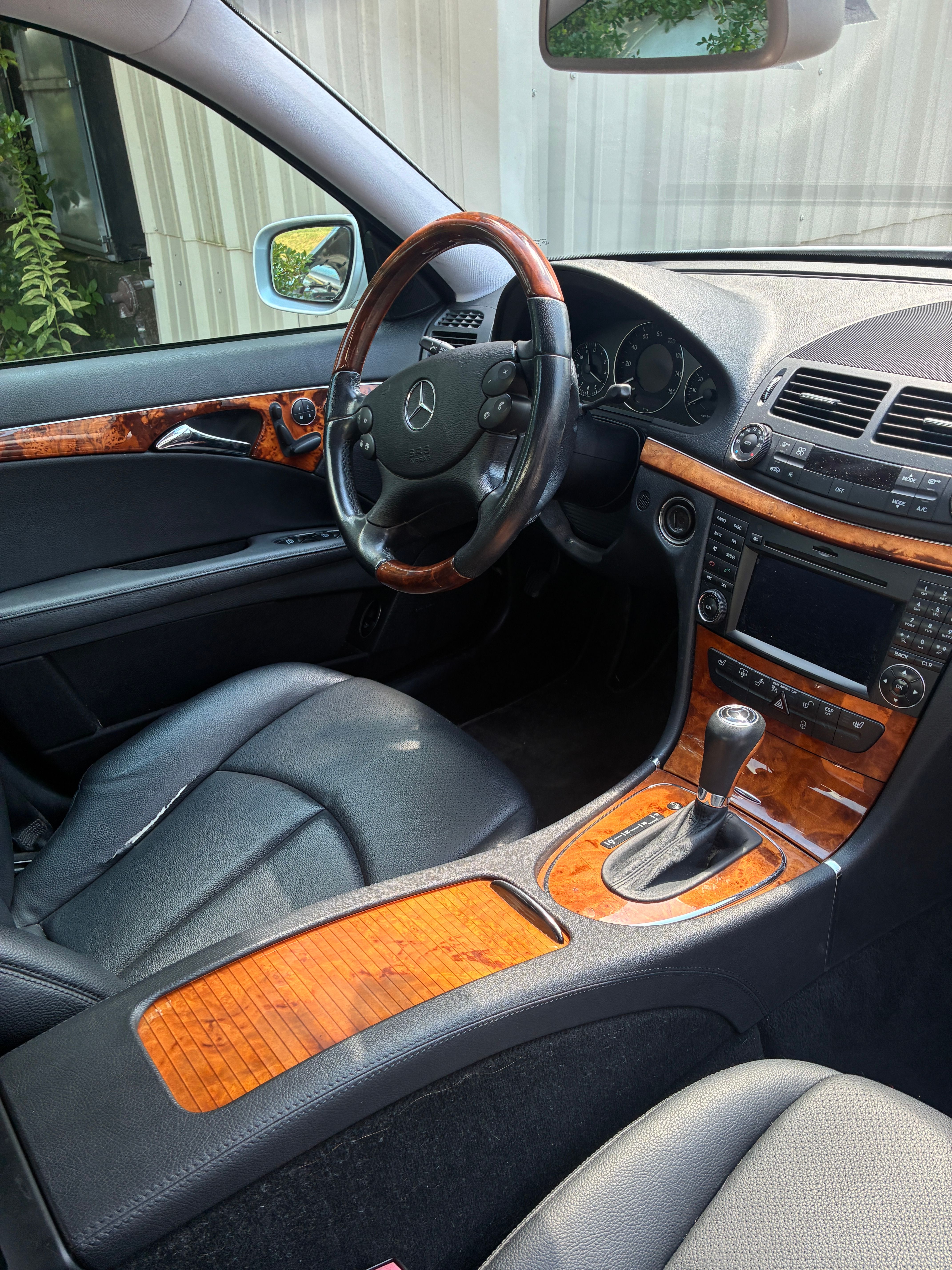 Used 2009 Mercedes-Benz E 350 4MATIC Sedan image 9
