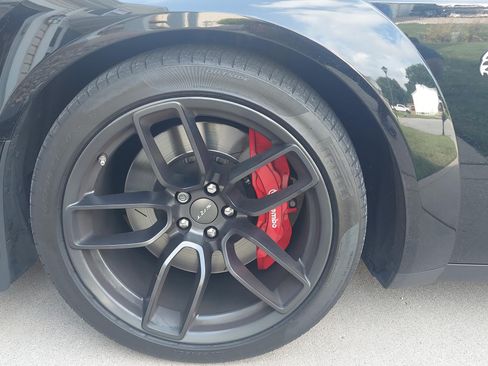 Used 2019 Dodge Challenger SRT Hellcat image 16