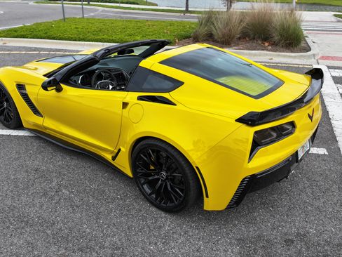 Used 2015 Chevrolet Corvette Z06 w/ 2LZ Preferred Equipment Group image 9