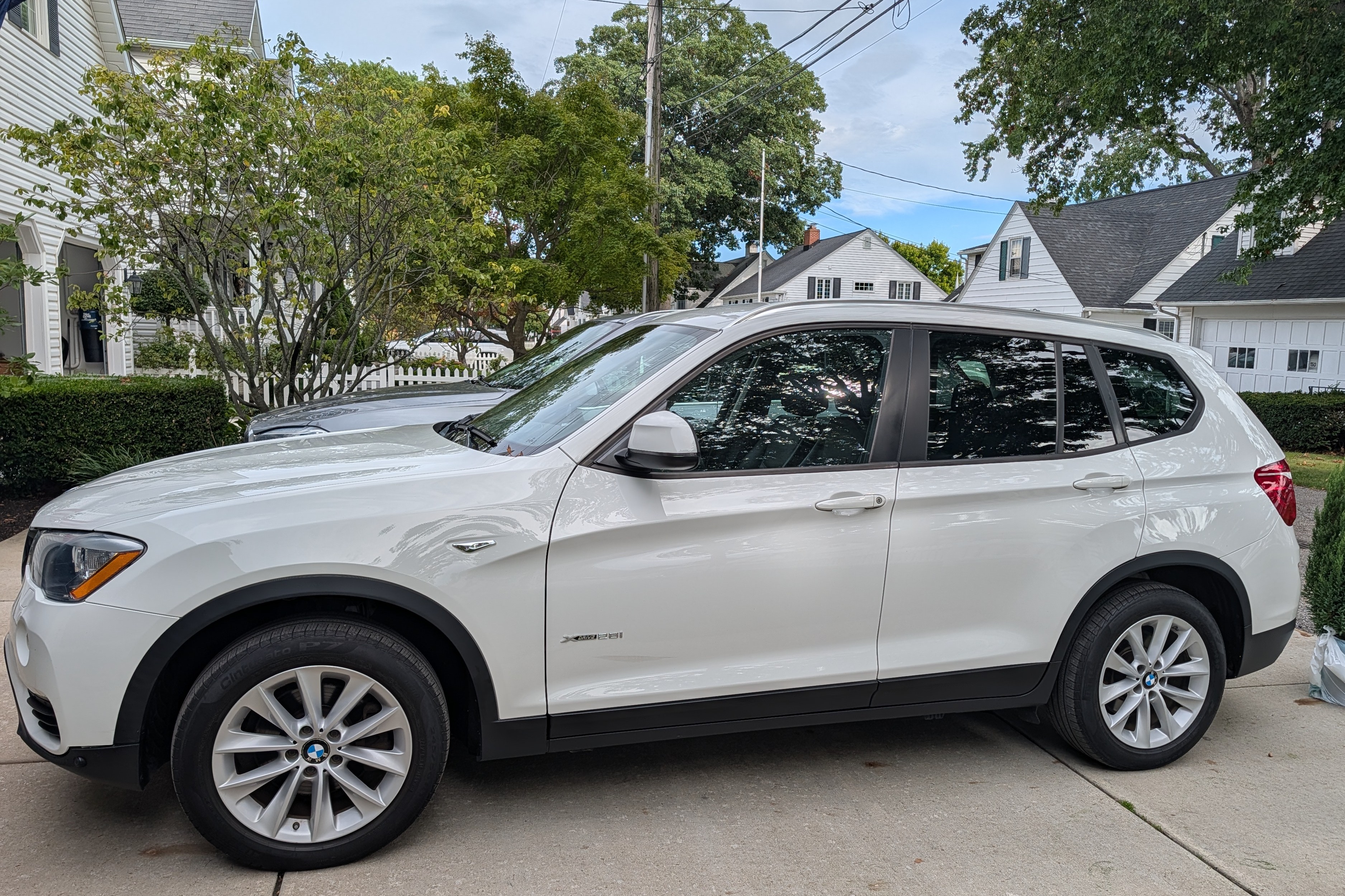 Used 2017 BMW X3 xDrive28i AWD/4WD image 1