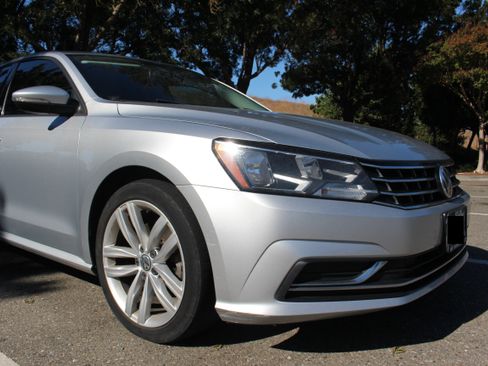 Used 2019 Volkswagen Passat 2.0T Wolfsburg FWD image 6