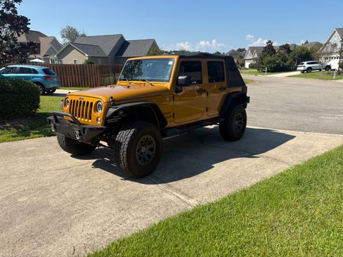 Used 2014 Jeep Wrangler Unlimited Sport w/ Quick Order Package 24S AWD/4WD image 1