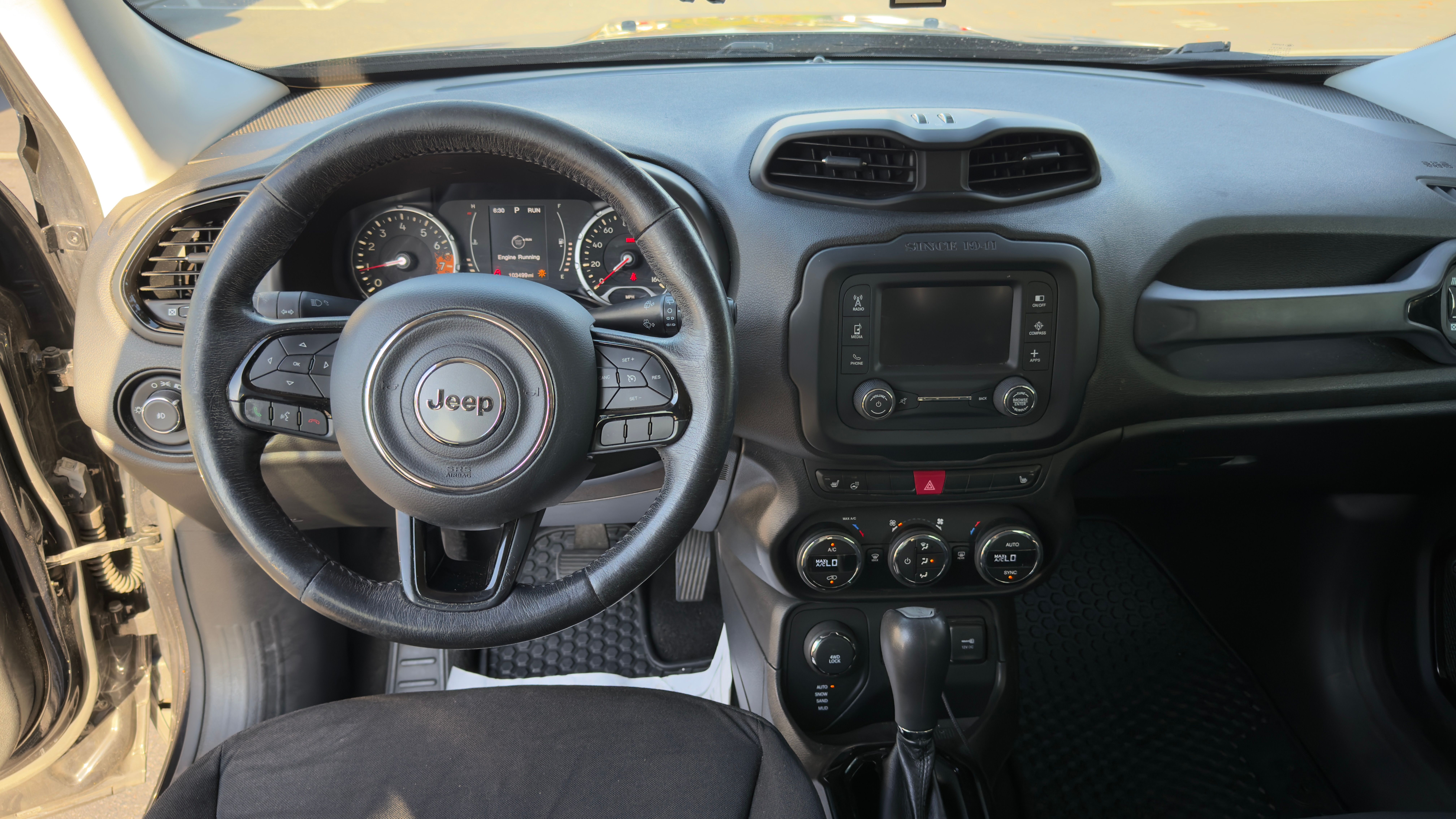 Used 2016 Jeep Renegade Latitude AWD/4WD image 10