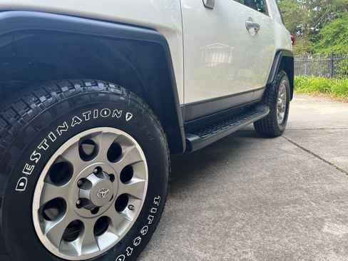 Used 2012 Toyota FJ Cruiser 4WD w/ Upgrade Pkg image 12