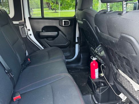Used 2021 Jeep Wrangler Unlimited Rubicon AWD/4WD image 2