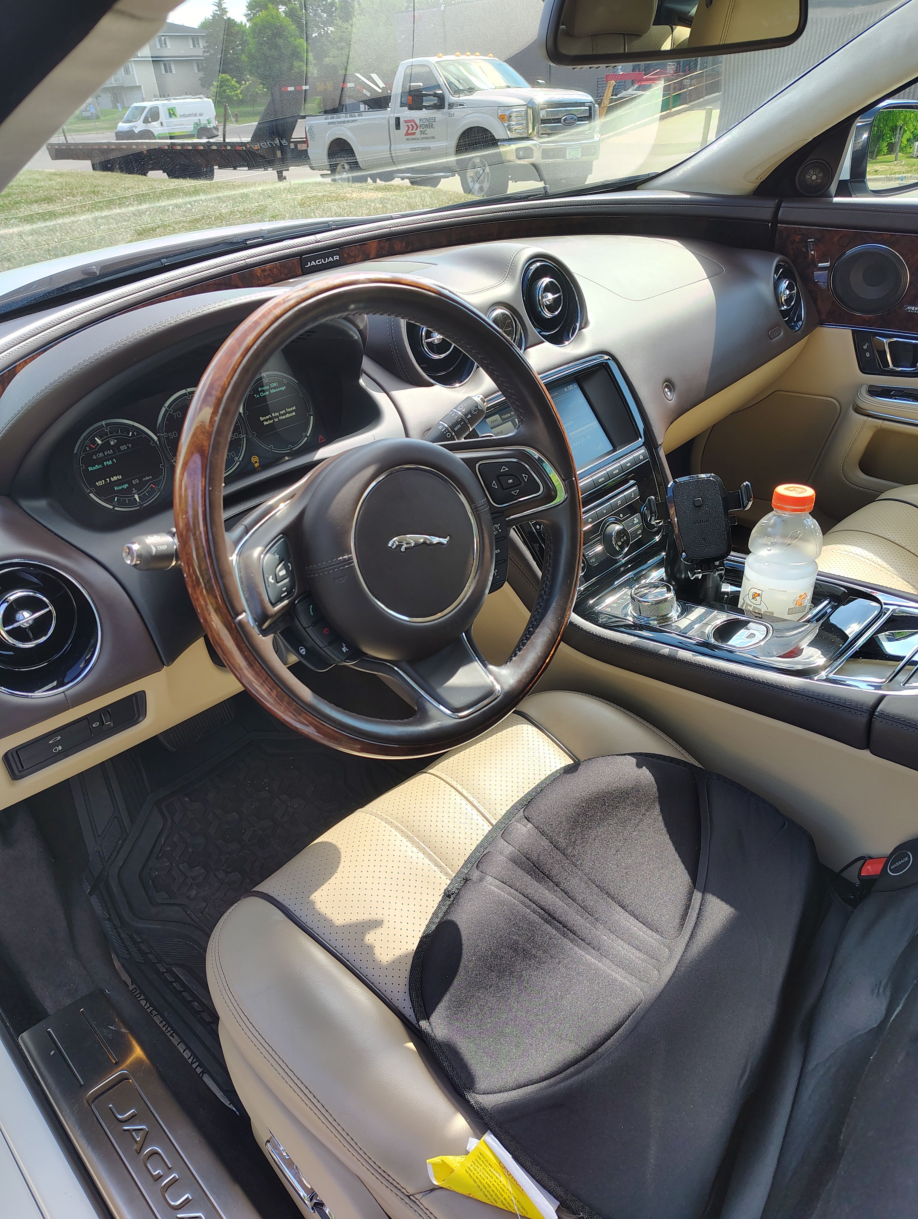 Used 2015 Jaguar XJ L Portfolio RWD image 8