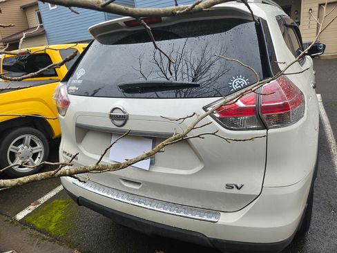 Used 2015 Nissan Rogue SV image 9