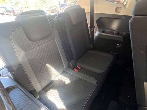 Used 2021 Volkswagen Tiguan S image 9