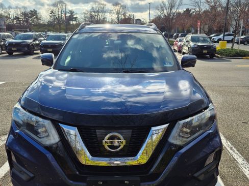 Used 2017 Nissan Rogue SV w/ SV Premium Package image 4