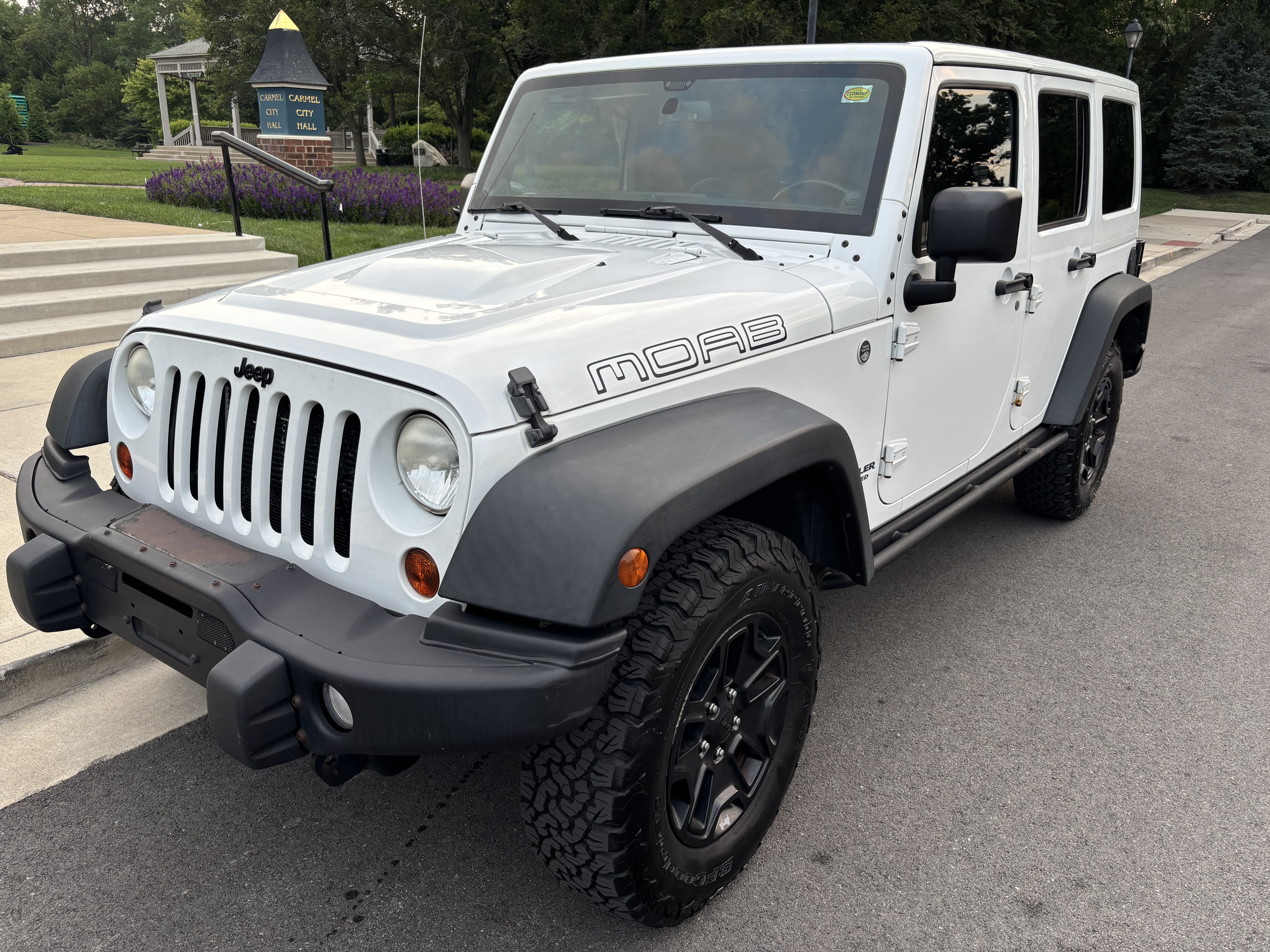 Used 2013 Jeep Wrangler Unlimited Sahara AWD/4WD image 2