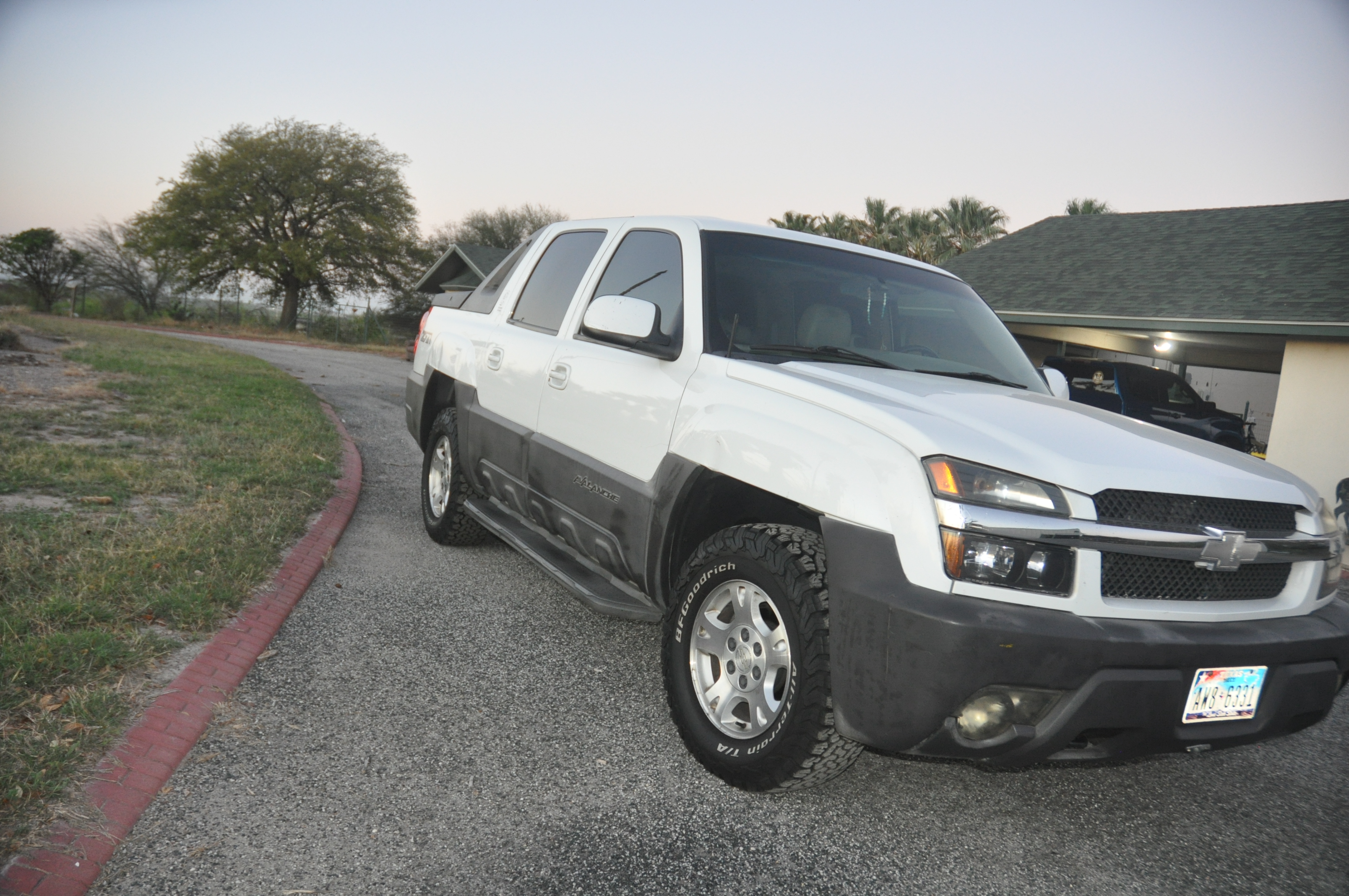 Used 2003 Chevrolet Avalanche 4x4 w/ Suspension Package, Off-Road image 6
