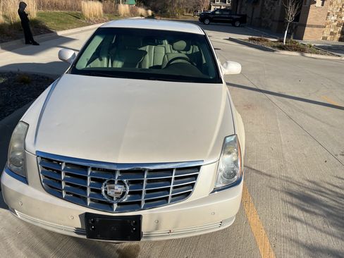 Used 2008 Cadillac DTS image 2
