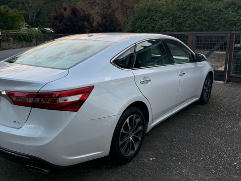 Used 2017 Toyota Avalon XLE Plus w/ All Weather Liner Package image 8