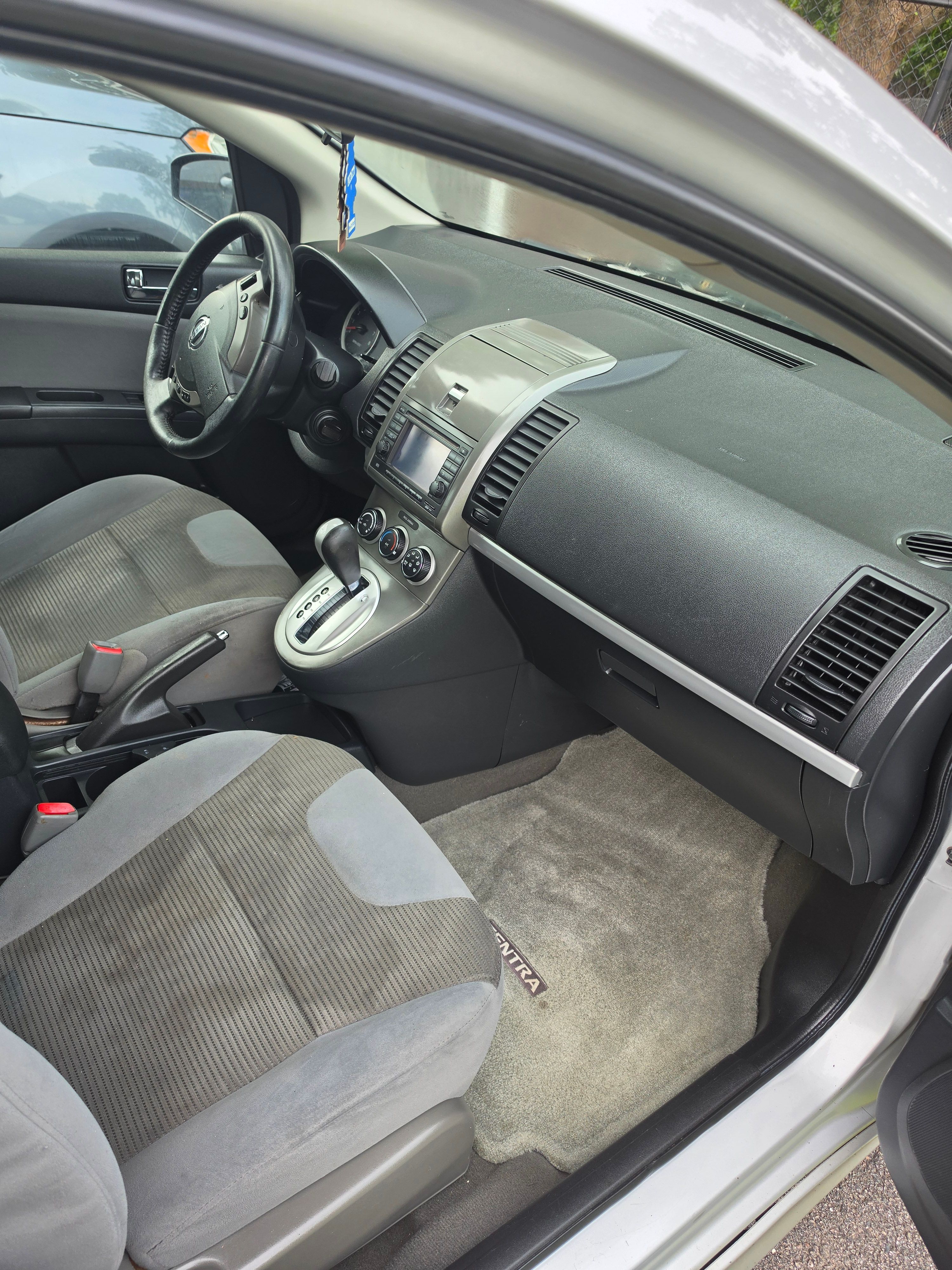 Used 2012 Nissan Sentra 2.0 SR w/ Special Edition Pkg FWD image 12