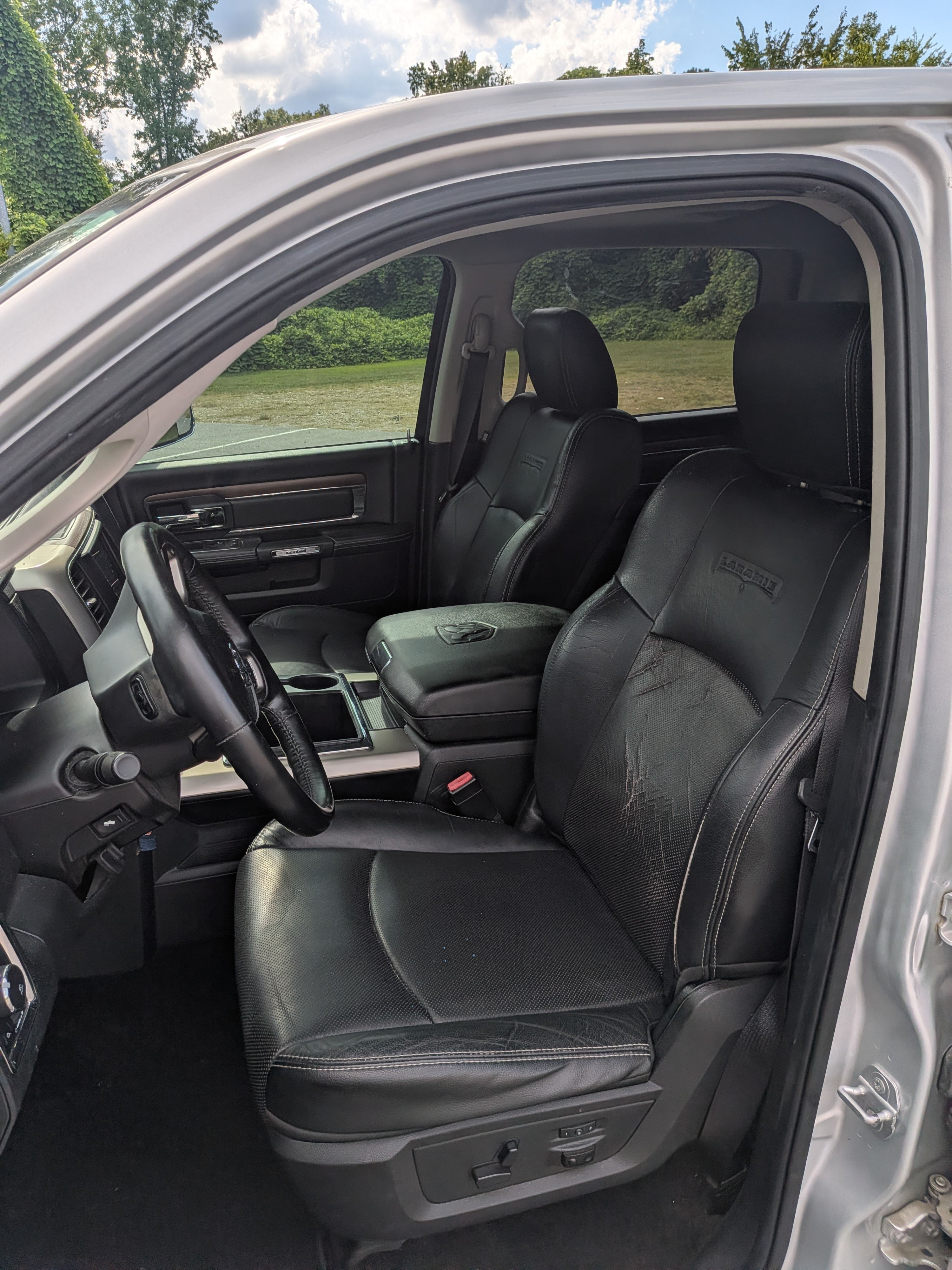 Used 2015 RAM 1500 Laramie AWD/4WD image 12