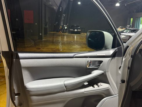 Used 2008 Lexus LX 570 4WD w/ Technology Pkg image 15