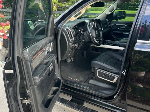 Used 2019 RAM 1500 Laramie AWD/4WD image 9