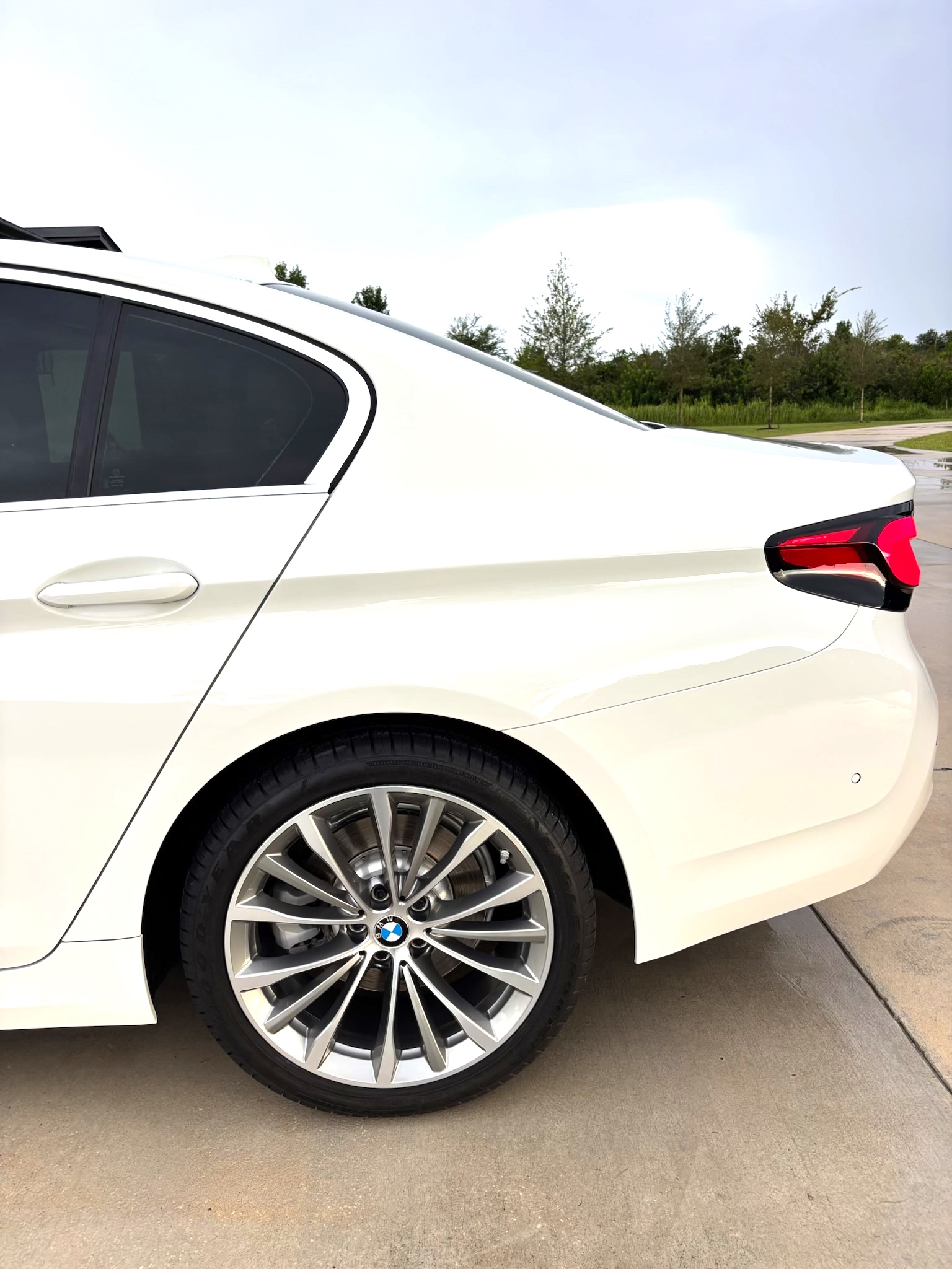 Used 2021 BMW 530i w/ Premium Package RWD image 10