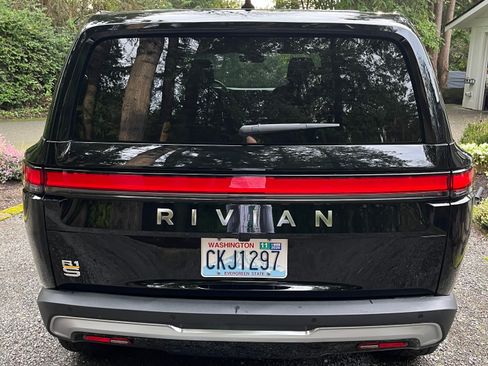 Used 2023 Rivian R1S Adventure image 9