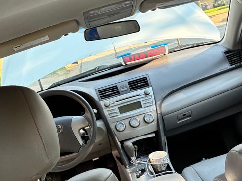 Used 2011 Toyota Camry LE FWD image 13