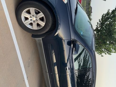 Used 2011 Chevrolet Traverse LT FWD image 8