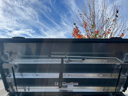 Used 2023 Jeep Gladiator Sport image 12