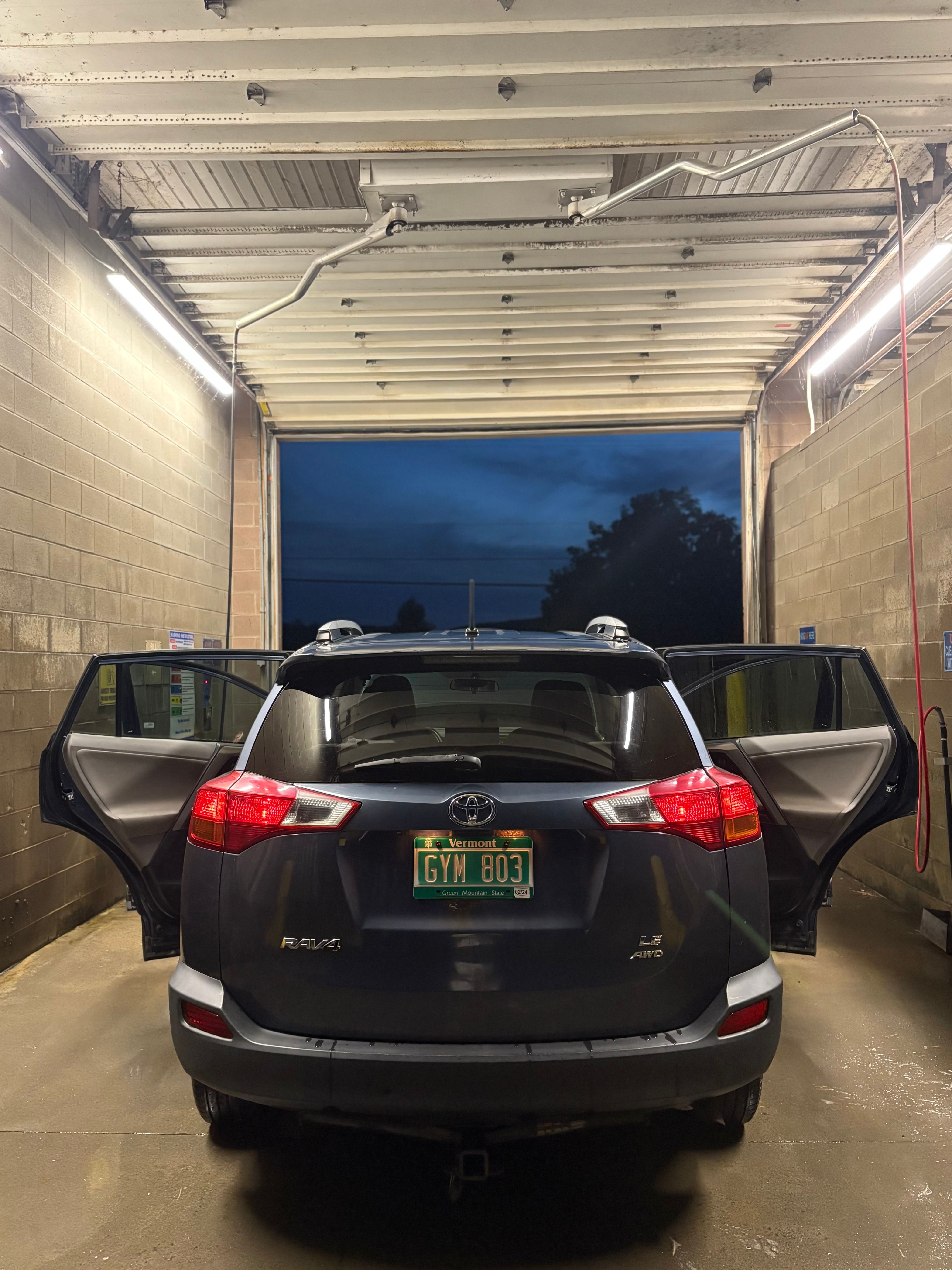 Used 2013 Toyota RAV4 LE AWD/4WD image 9