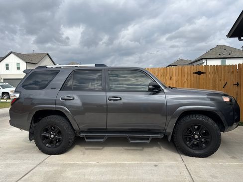Used 2020 Toyota 4Runner SR5 Premium image 1