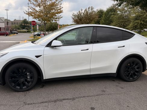 Used 2022 Tesla Model Y Long Range AWD/4WD image 6