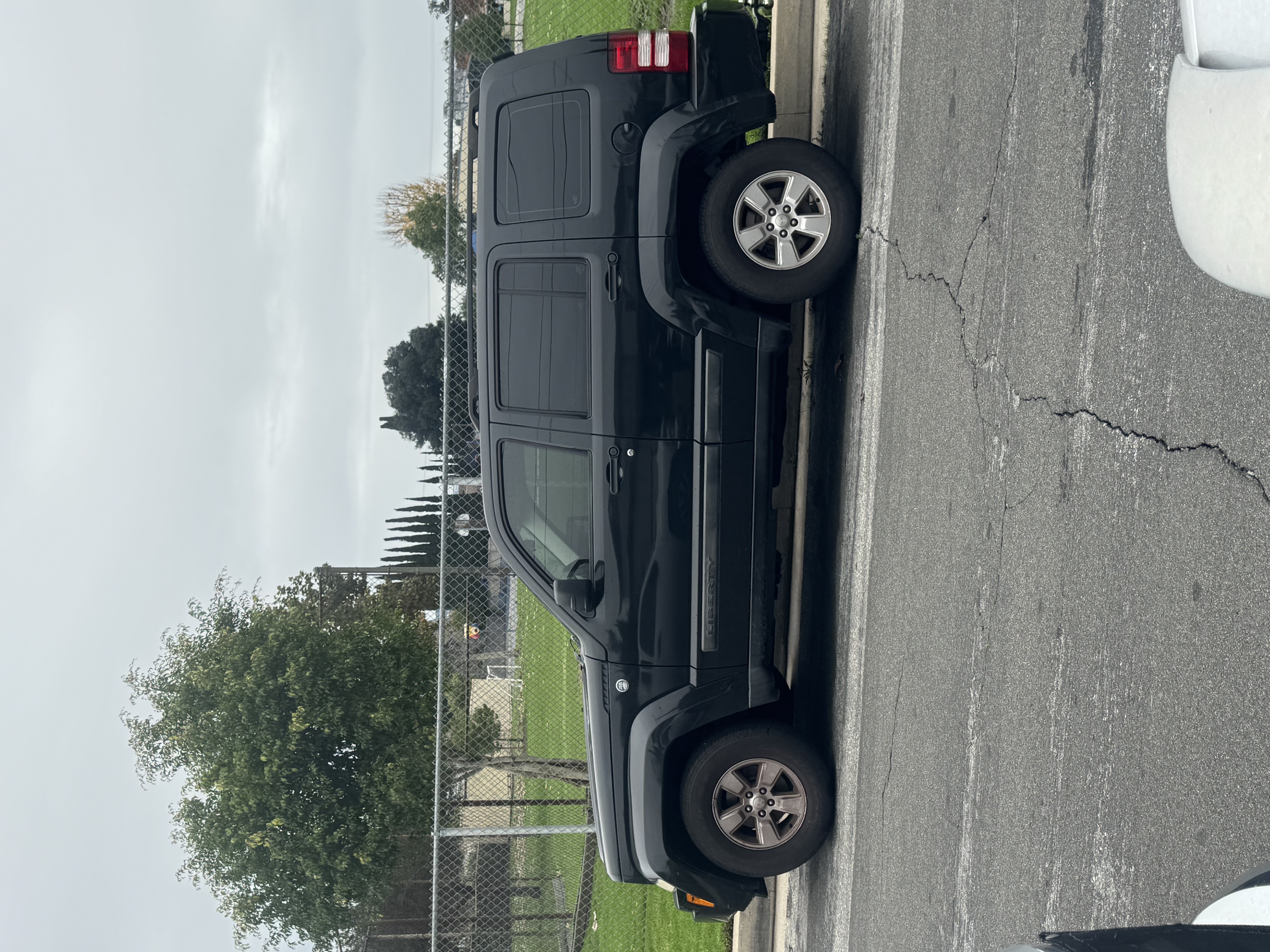 Used 2012 Jeep Liberty Sport AWD/4WD image 6