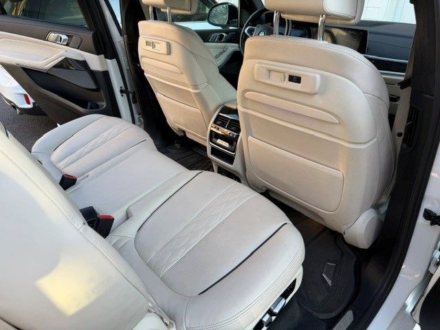 Used 2022 BMW X7 M50i w/ Dynamic Handling Package AWD/4WD image 14