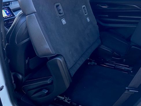 Used 2024 Jeep Grand Cherokee L Laredo image 10