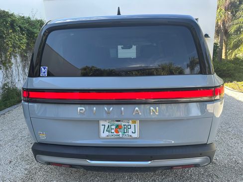 Used 2023 Rivian R1S Adventure image 19