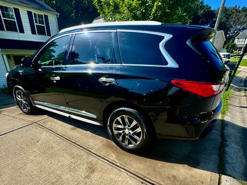 Used 2013 INFINITI JX35 AWD w/ Premium Pkg image 4