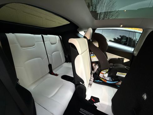 Used 2021 Tesla Model Y Long Range image 14