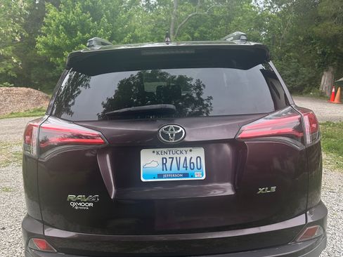 Used 2017 Toyota RAV4 XLE FWD image 8