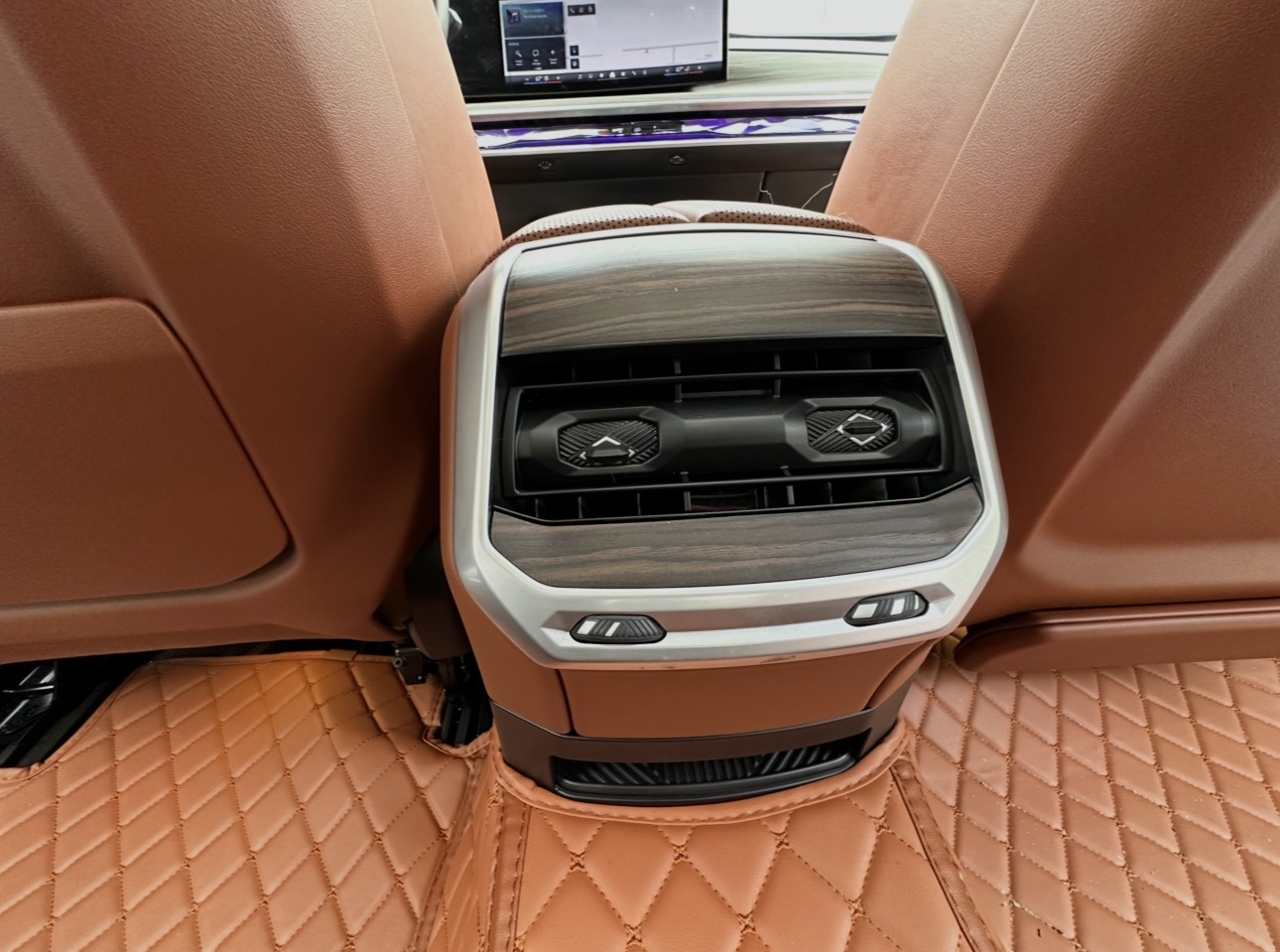 Used 2024 BMW i7 eDrive50 w/ M Sport Package RWD image 24