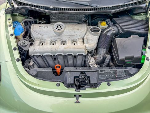 Used 2009 Volkswagen Beetle Coupe FWD image 8